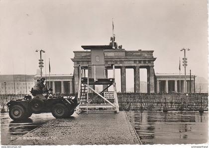 AK Berlin Grenze Berliner Mauer Wall Brandenburger Tor Achtung Sie verlassen jetzt West Sektor Unter den Linden SBZ