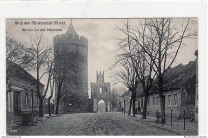39000946 - Gruss aus Mittenwalde (Mark). Abgebildet ist das Berliner Tor und der Pulverturm. Postalisch nicht befoerder