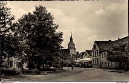 CPA Klettwitz Schipkau in der Niederlausitz, Dorfplatz, Kirche