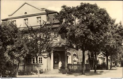 CPA Welzow Niederlausitz, Sparkasse und Apotheke, Außenansicht