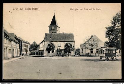 AK Brück /Mark, Partie am Marktplatz mit Kirche