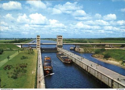 Geesthacht Elbe Schleuse Kahn