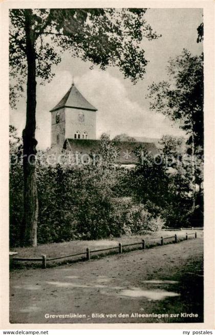 Grevesmuehlen Blick von den Alleeanlagen zur Kirche