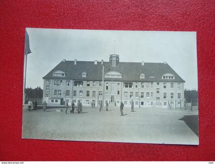 ALLEMAGNE - GUETERSLOH - GÛTERSLOH - CARTE PHOTO - CAMP PRISONNIERS OFFIZIER GEFANGENEN  LAGER - INTERIEUR DU CAMP...