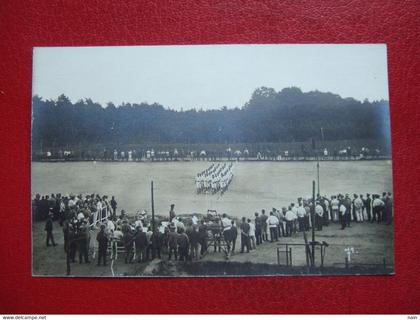 ALLEMAGNE - GUETERSLOH - GÛTERSLOH - CARTE PHOTO - CAMP PRISONNIERS OFFIZIER GEFANGENEN  LAGER - SPORT, DEFILE ...