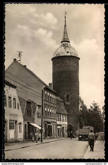 AK Luckau /Nd.-Lausitz, Lange Strasse mit Rotem Turm