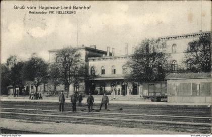 CPA Hagenow in Mecklenburg, Hagenow Land Bahnhof, Gleisseite, Bahnhofsrestaurant