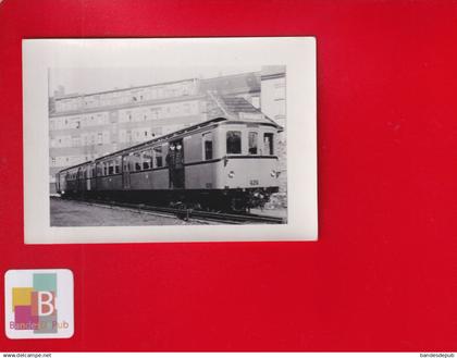 Allemagne Berlin Neukölln Neukoelln   photo originale snapshot annotée  dos tramways tramway train animée