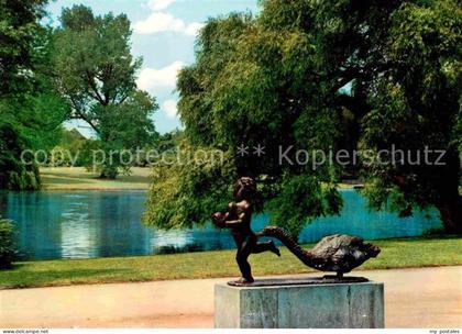 Neuss Park Eierdieb Plastik