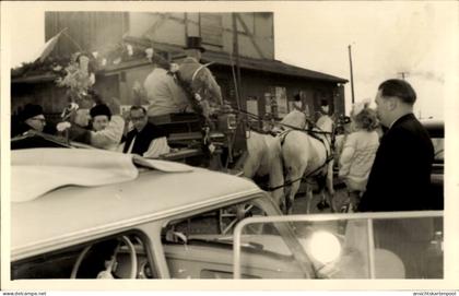 Photo CPA Kalscheuren Hürth an der Erft, geschmückte Kutsche, Autos, Weber, Ursulastraße 77