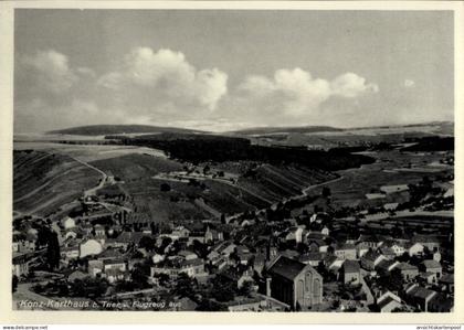 CPA Konz an der Mosel, Luftaufnahme von Konz-Karthaus, Weinberge, Häuser, Wolken