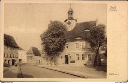 CPA Groß Salze Salzelmen Schönebeck an der Elbe, Rathaus, Uhrturm, Bäume, Straßenansicht