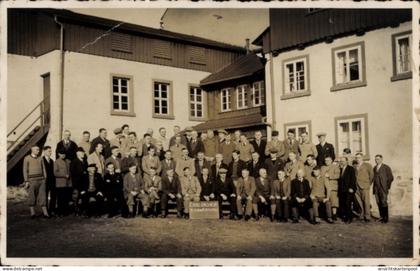 Photo CPA Kretscham Rothensehma Neudorf Sehmatal im Erzgebirge, Erholunhsheim, Männergruppe