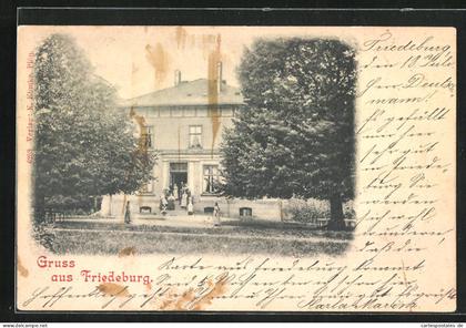 AK Friedeburg, Dienstpersonal am Eingang des Schloss-Gutes