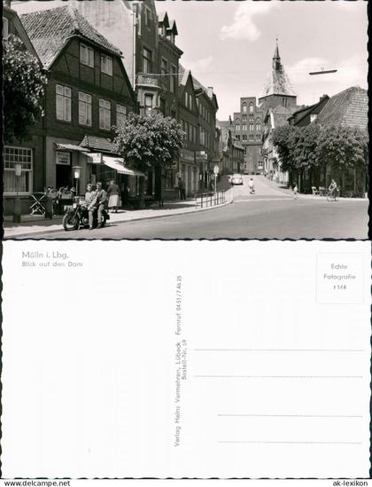 Mölln (Schleswig-Holstein) Straßenpartie - Männer auf Motorrad Bäckerei 1961