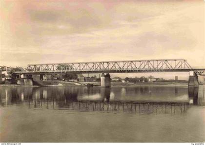 Schoenebeck Elbe Sachsen-Anhalt Elbbruecke Elbe Stahlfachwerk-Bruecke Fluss Spie