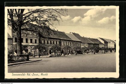 AK Sonnewalde /Nd.-Laus., Markt mit Gasthaus Zum goldenen Löwen und Postamt