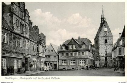 Stadthagen Marktplatz mit Kirche und Rathaus