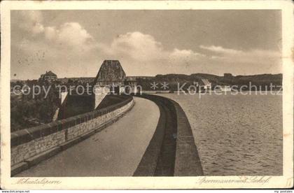 Moehnetalsperre Sperrmauer mit Seehof