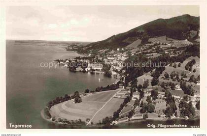 Tegernsee Bayern Tegernsee See Stadtansicht Ufer Wald Huegel