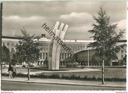 Berlin - Tempelhof - Luftbrücken-Denkmal - Foto-Ansichtskarte - Hans Andres-Verlag Berlin