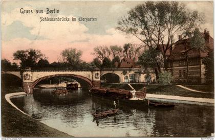 Gruss aus Berlin, Schleusenbrücke im Tiergarten