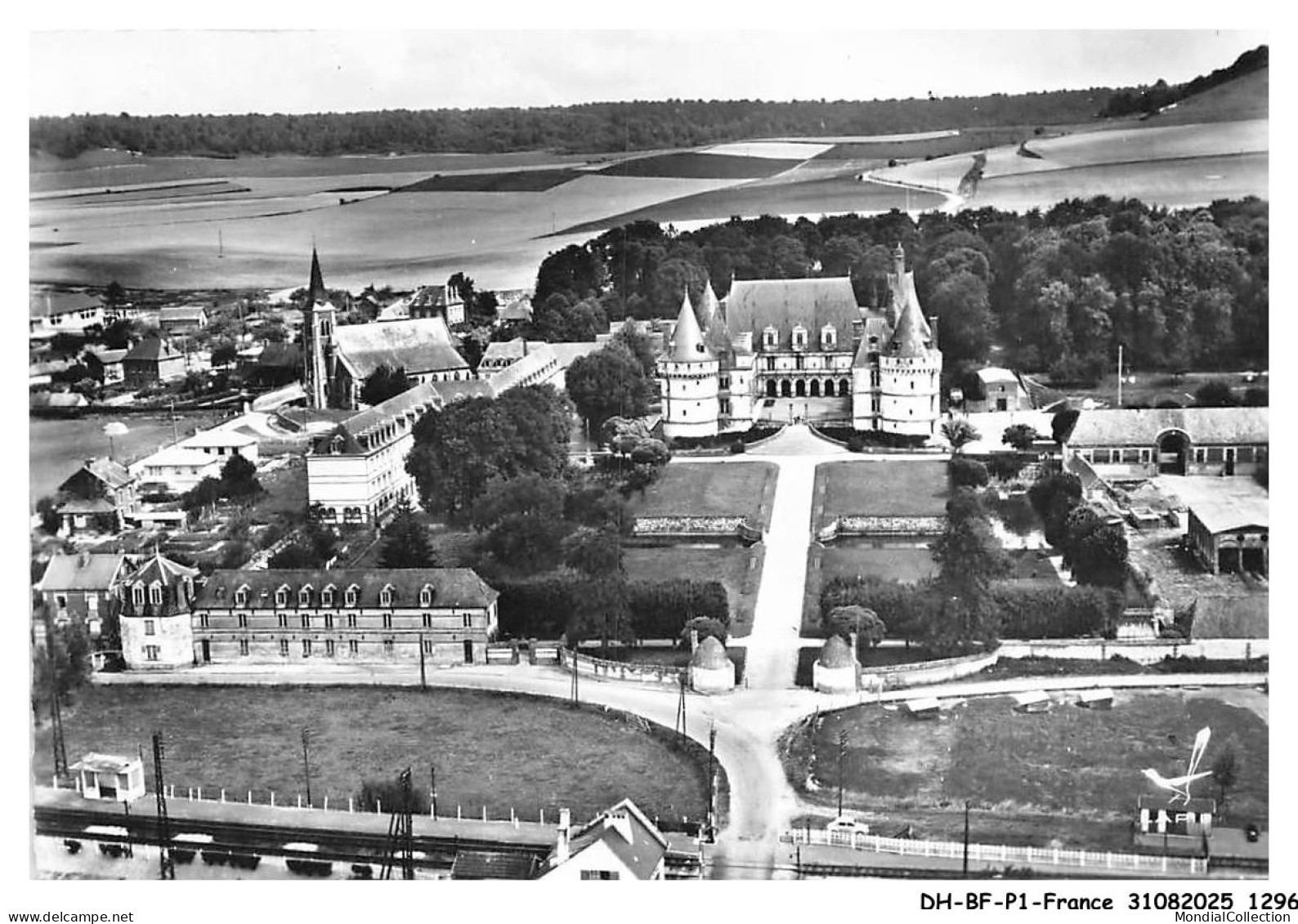DH-BFP1-0649-76 - MESNIERES-EN-BRAY - Vue aérienne - Le chateau