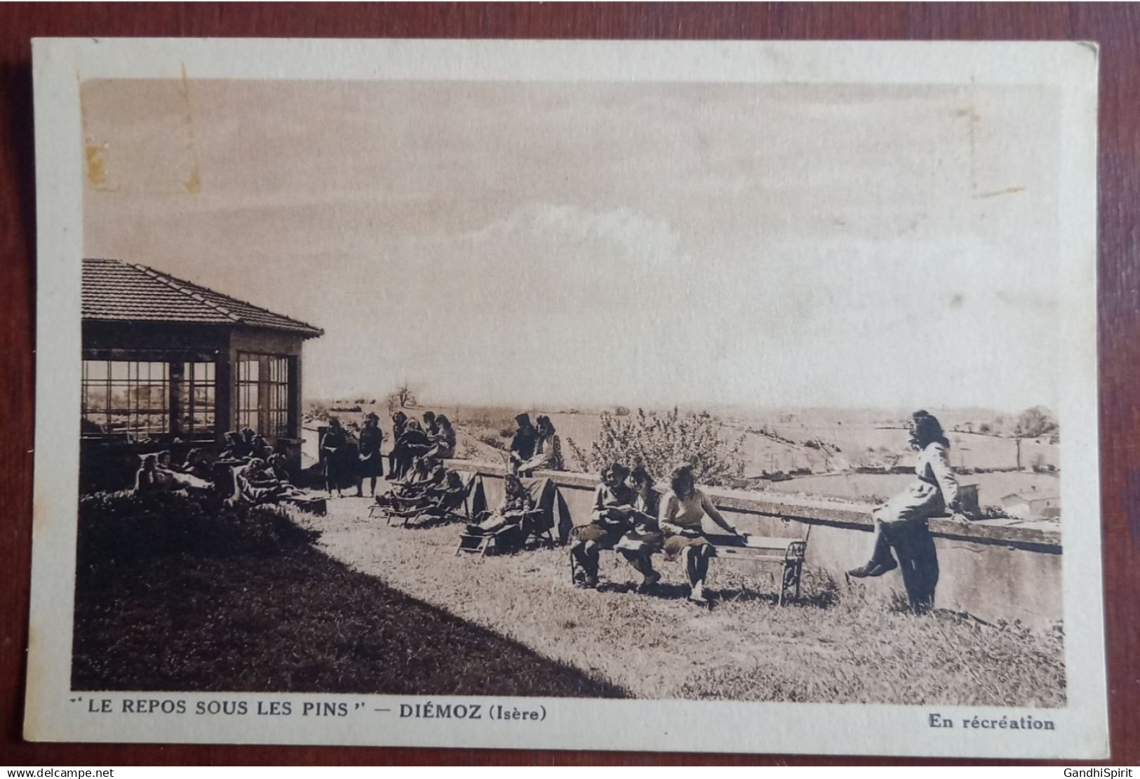 Diémoz - Le Repos sous les Pins - En Récréation