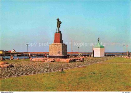 Assens Denmark DK Willemoes-Statue Denkmal Hafen Meer Pavillon Kopfsteinpflaster