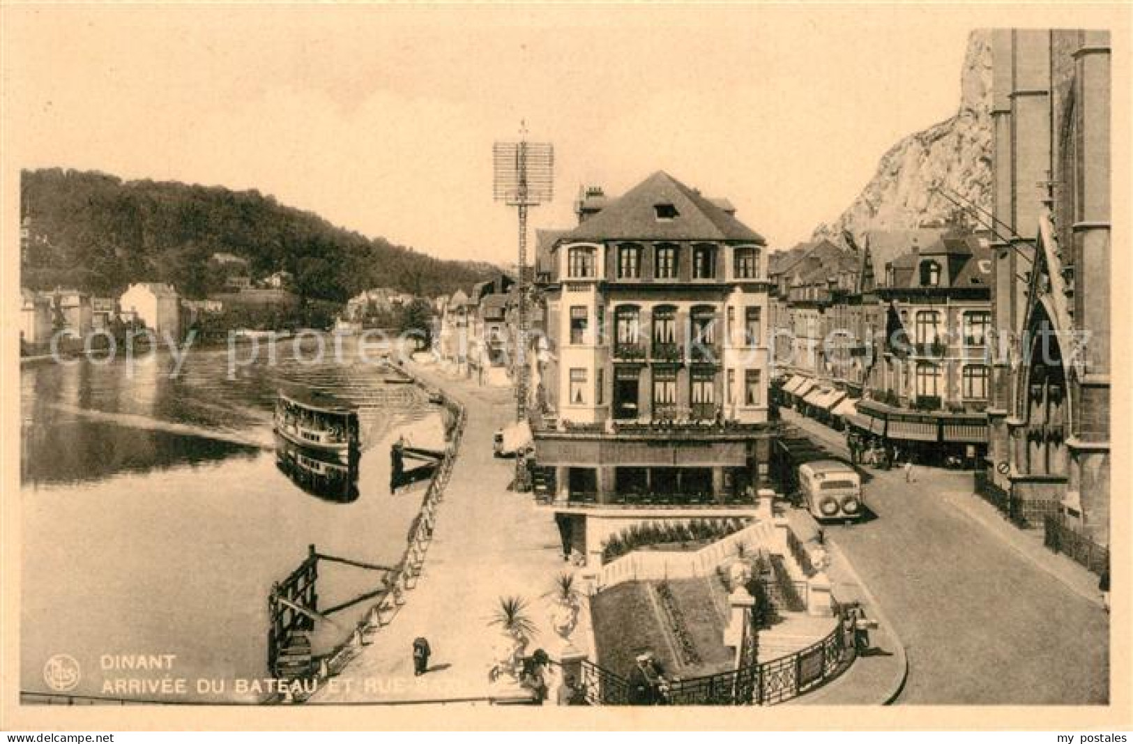 Dinant Wallonie Arrivee du Bateau et Rue Saxe