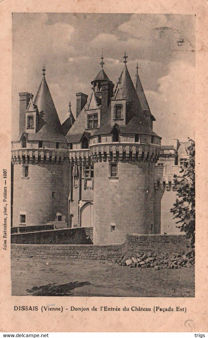Dissais - Donjon de l'Entrée du Château (Façade Est)