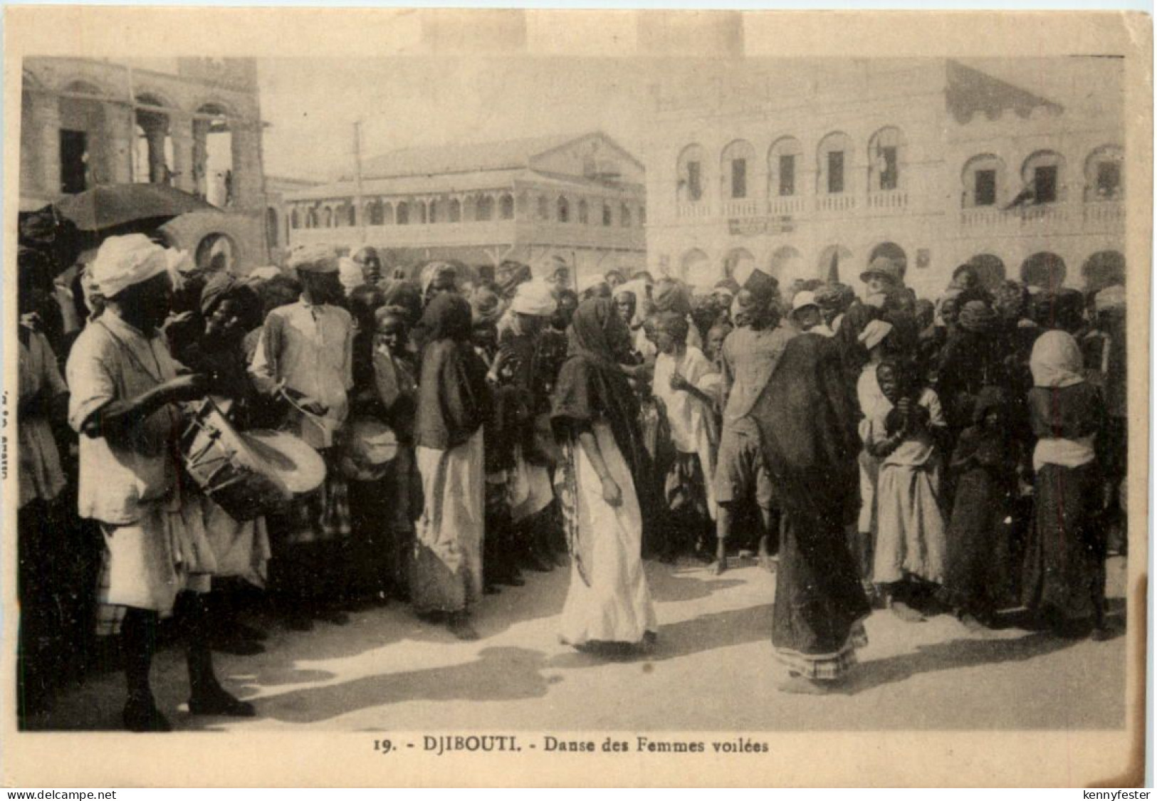 Djibouti - Danse des Femmes voilees
