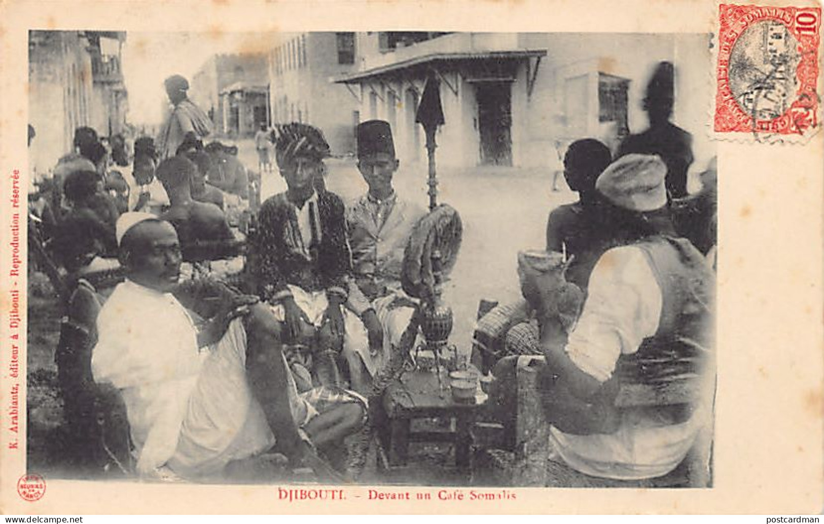 Djibouti - Devant un café somai - Hommes fumant le narguilé - Ed. K. Arabiantz