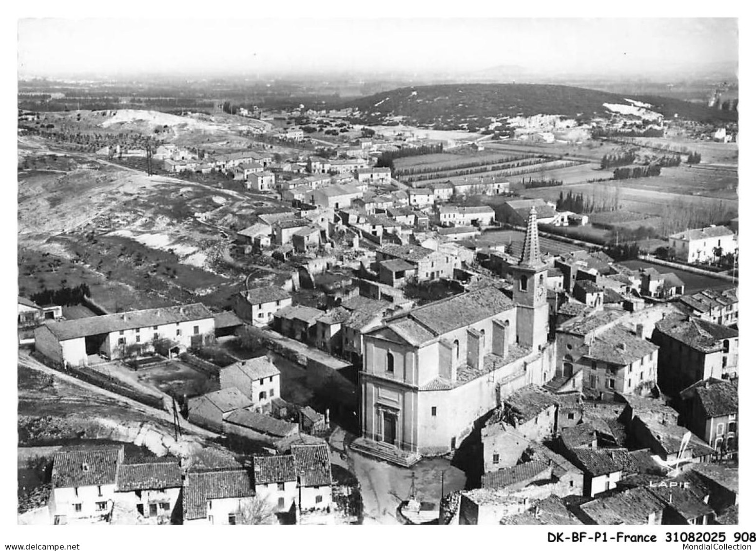 DK-BFP1-0455-84 - CAUMONT-SUR-DURANCE - En avion au-dessus - L'église