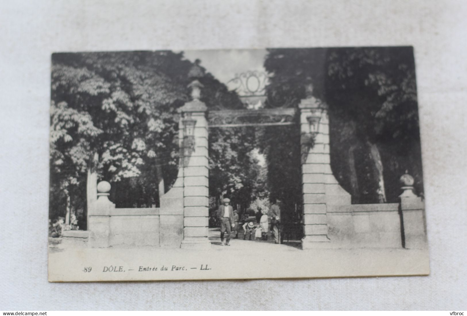 Dole, entrée du parc, Jura 39