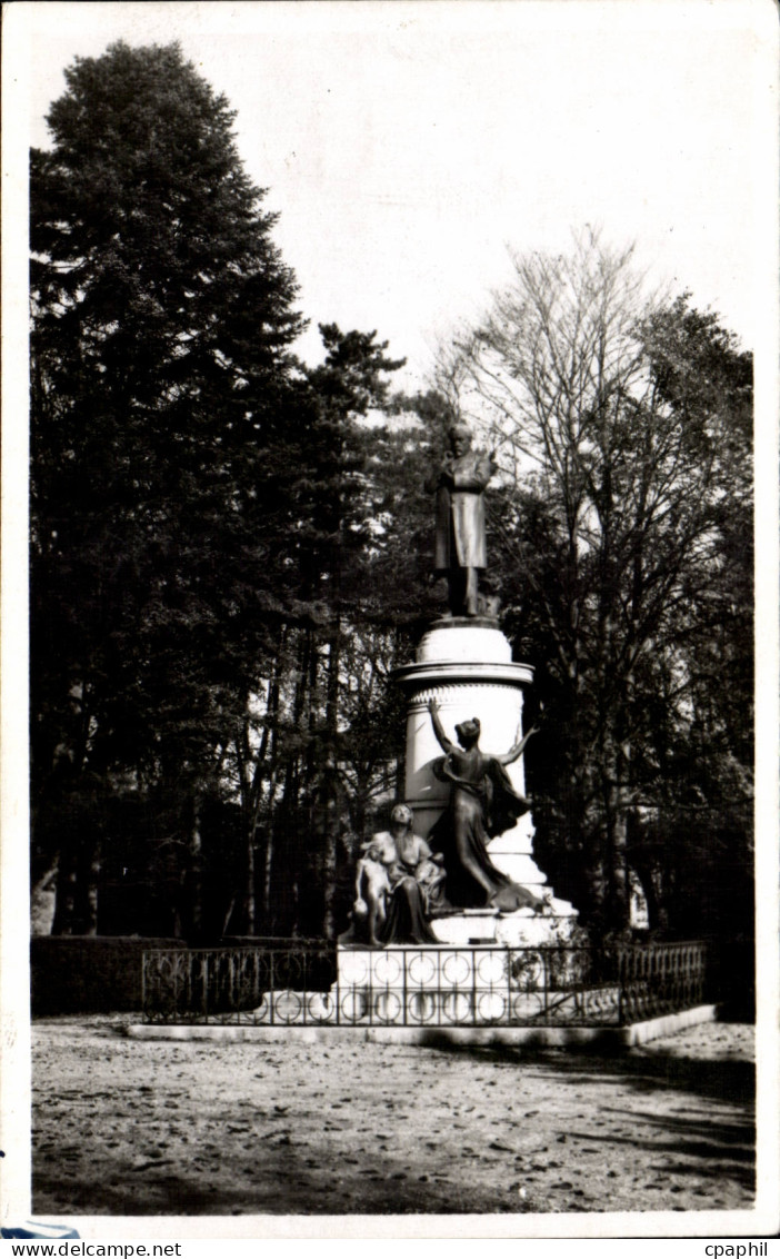 Dole - Monument Pasteur - CPA