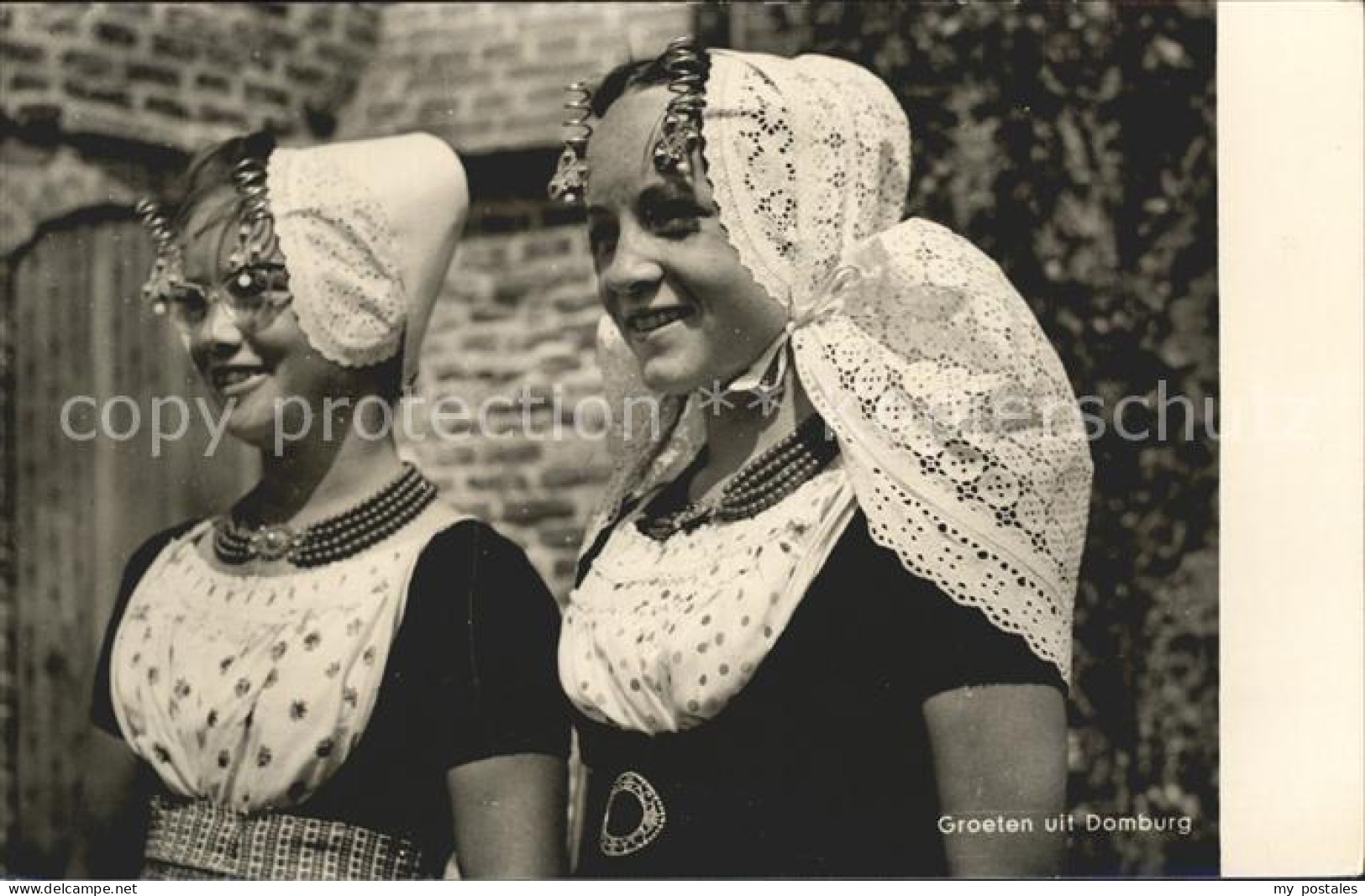 Domburg Maedchen Trachten