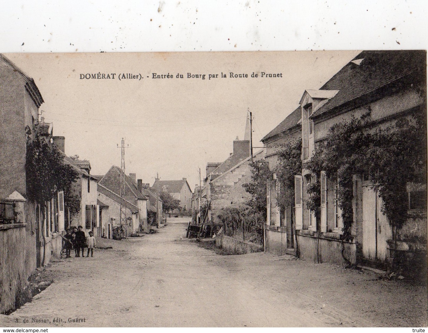 DOMERAT ENTREE DU BOURG PAR LA ROUTE DE PRUNET