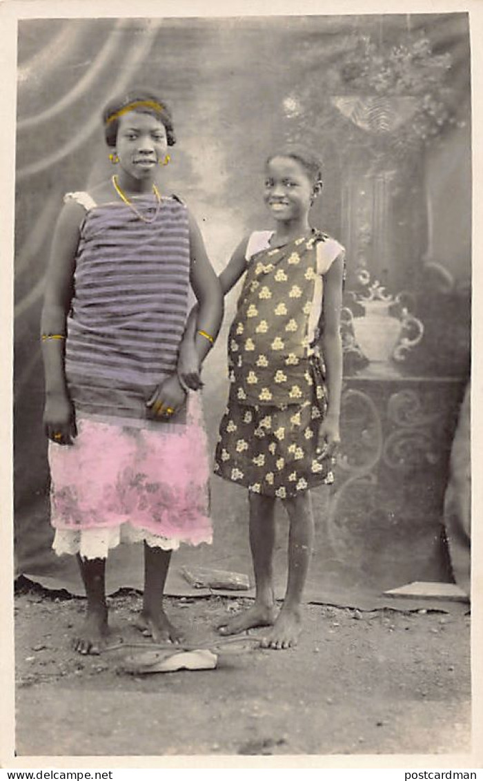 Dominica - ROSEAU - The latest fashion - Two types of Roseau - REAL PHOTO May 1925