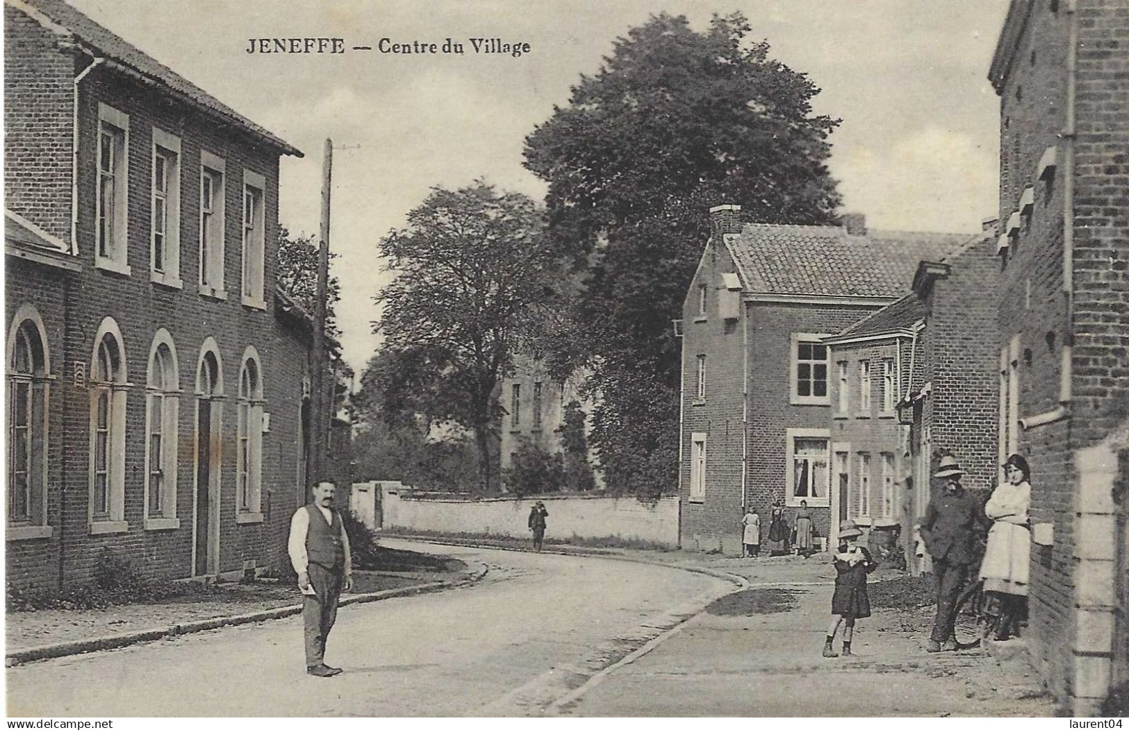 DONCEEL.  JENEFFE.  CENTRE DU VILLAGE. ANIMATION..