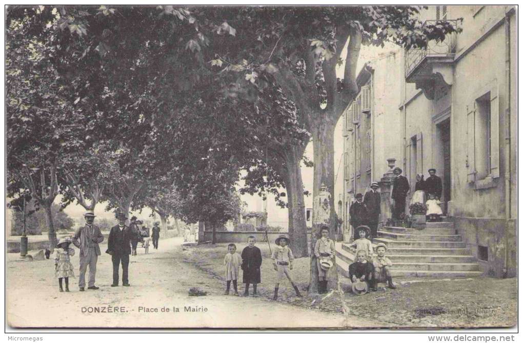 DONZÈRE - Place de la Mairie - En l'état