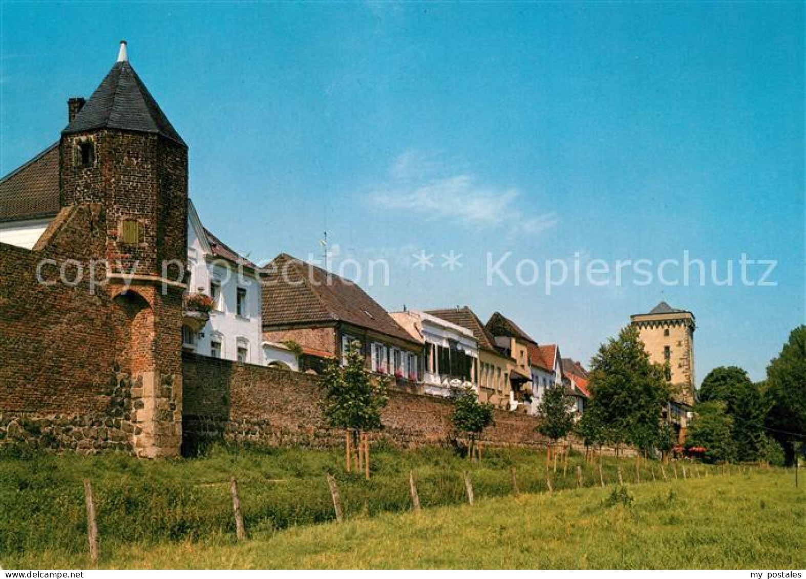 Dormagen Zons am Rhein Wachtuermchen und Rheinturm