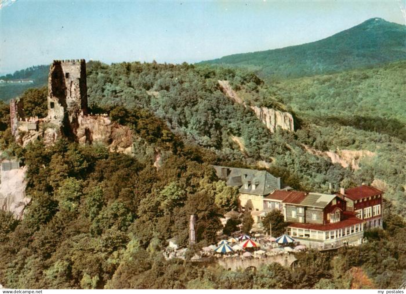 Drachenfels Ruine Koenigswinter Ruine Drachenfels mit Hotel Restaurant auf dem D