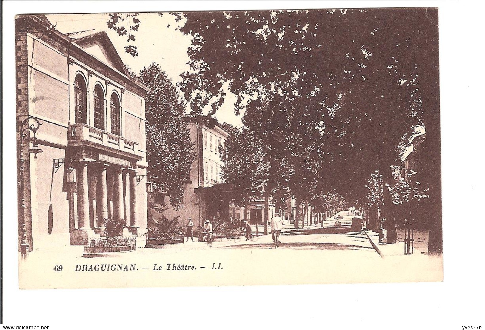 DRAGUIGNAN - LE THEATRE