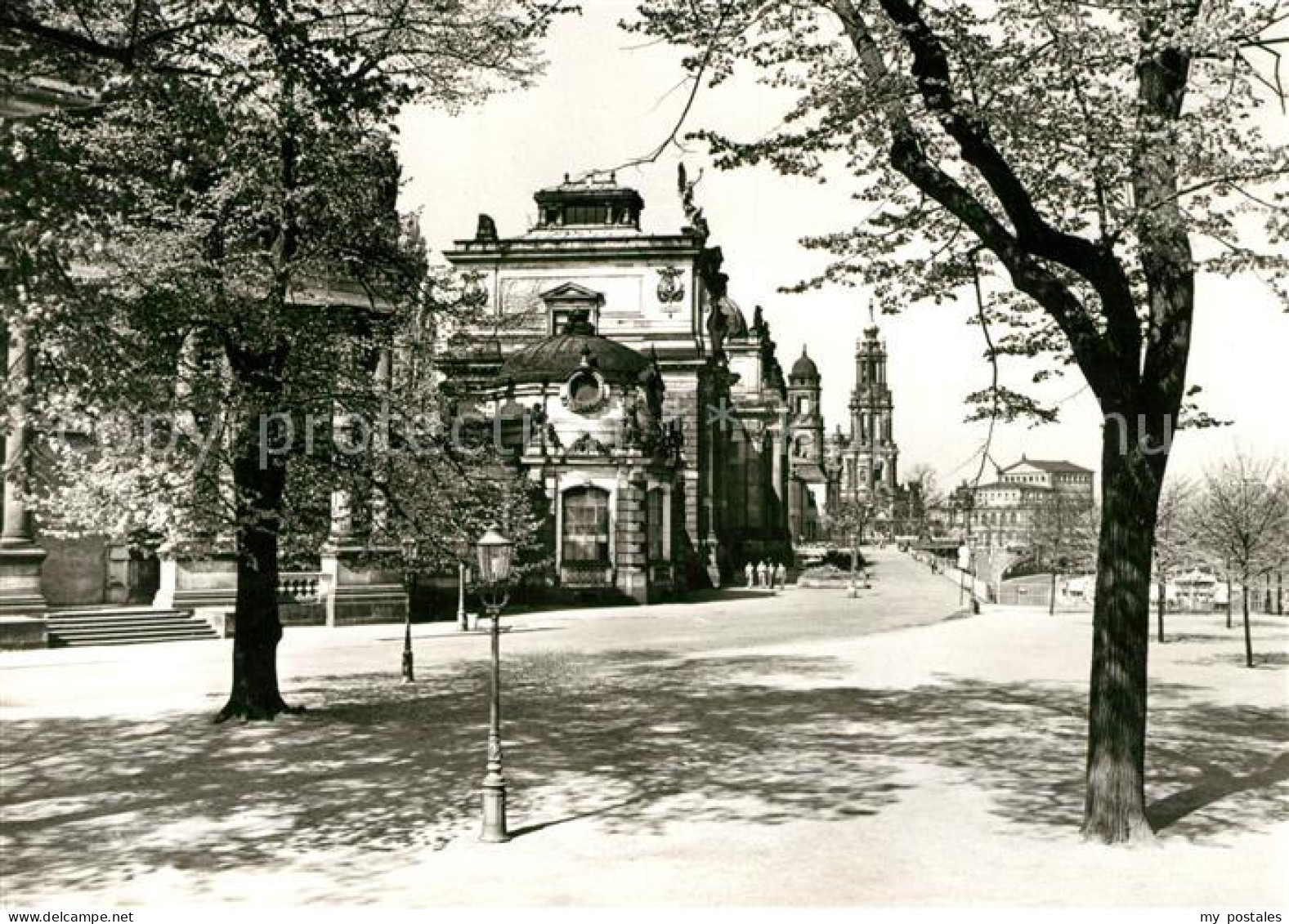 DRESDEN Elbe Bruehlsche Terrassen