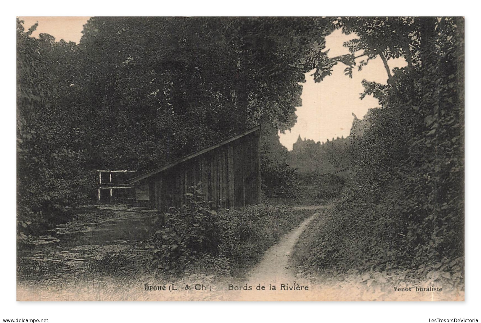 Droué, Bords de la Rivière, pont de bois, France