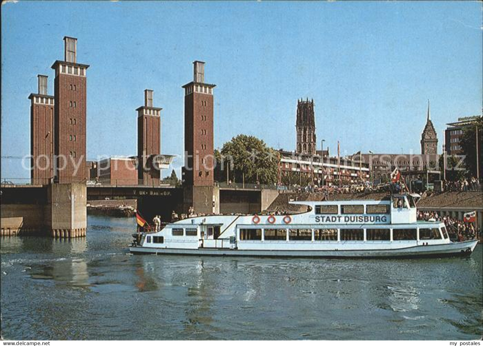 Duisburg Ruhr Groesster Binnenhafen der Welt