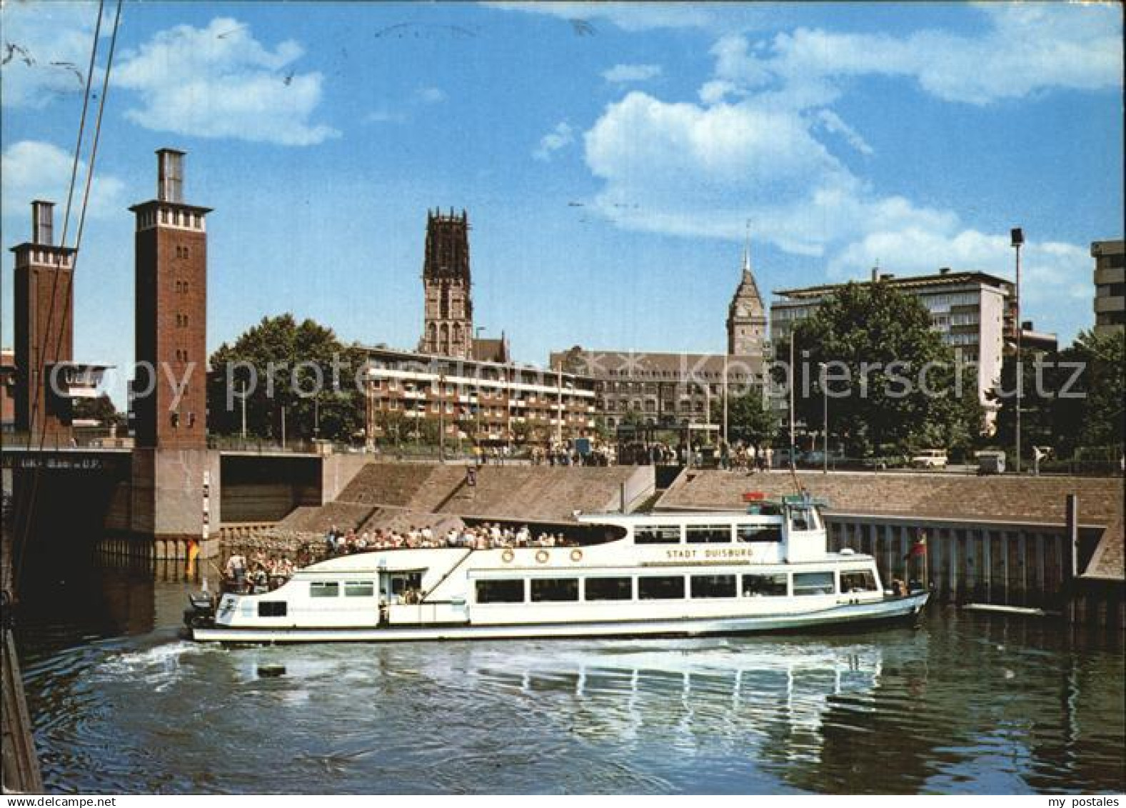 Duisburg Ruhr Schwanenbruecke Hafenrundfahrt mit MS Stadt Duisburg