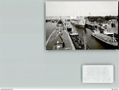 25541 W2212 Brunsbüttel FOTO KEINE AK Frachtschiffe, Schleuse - 40043008
