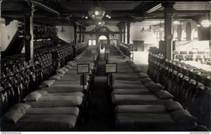 Photo CPA München, Lazarett, Betten